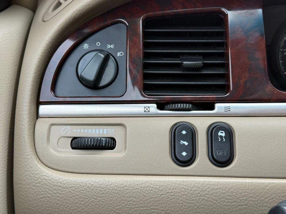 2006 Lincoln Town Car - Image 17 of 21