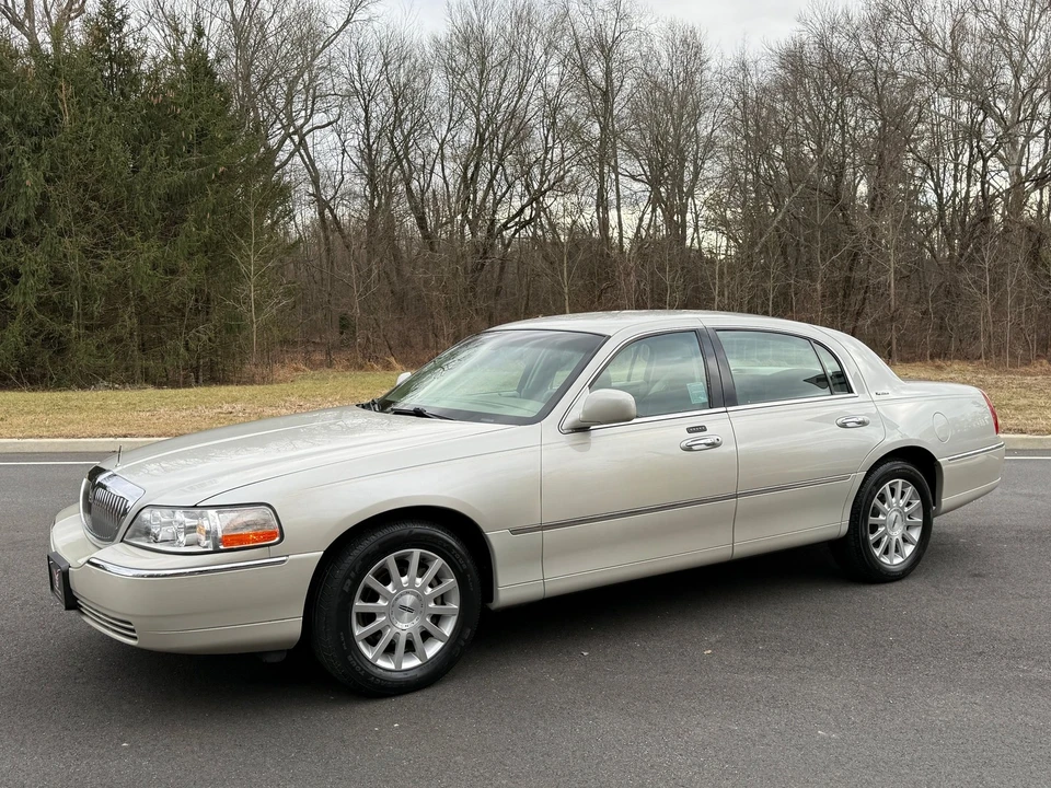 2006 Lincoln Town Car - Image 3 of 21