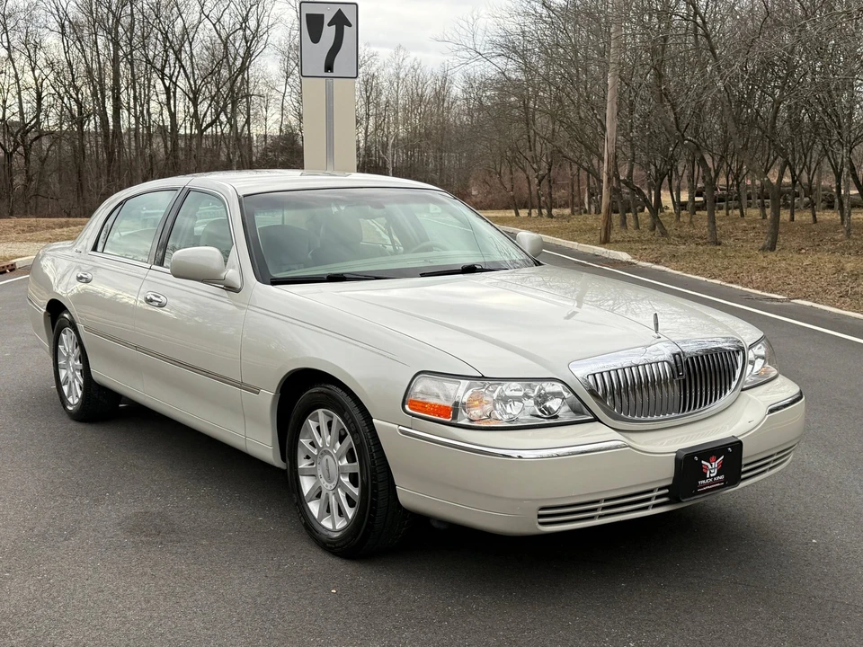 2006 Lincoln Town Car - Image 5 of 21