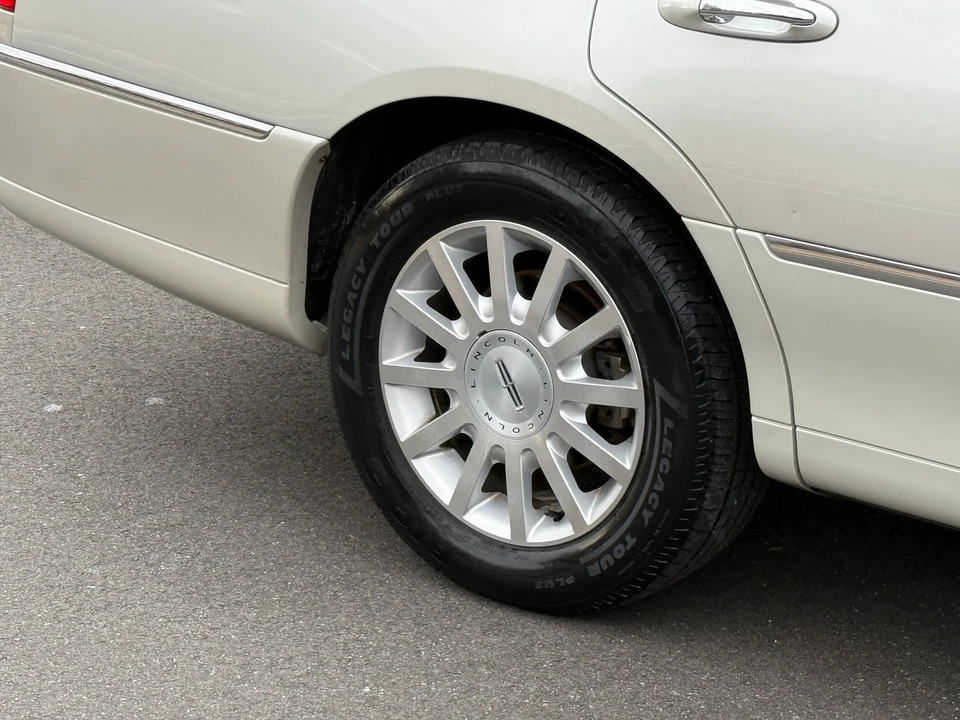 2006 Lincoln Town Car - Image 7 of 21