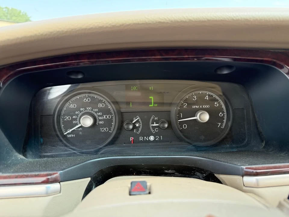 2006 Lincoln Town Car - Image 13 of 18