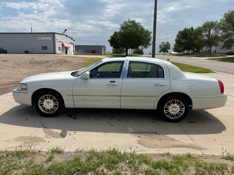 2006 Lincoln Town Car - Image 6 of 18