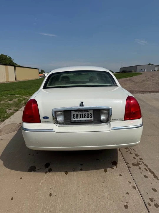2006 Lincoln Town Car - Image 4 of 18
