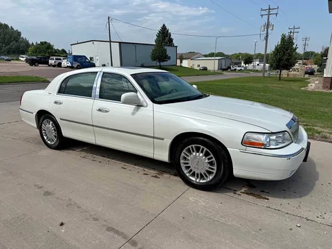 2006 Lincoln Town Car Cartier Designer Sedan 4D