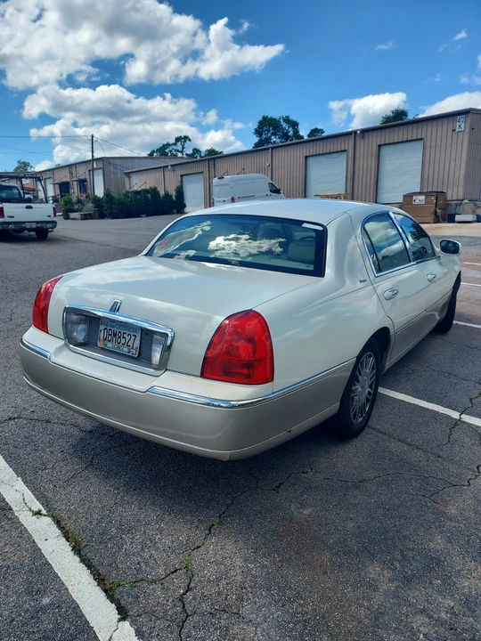 2006 Lincoln Town Car - Image 3 of 4