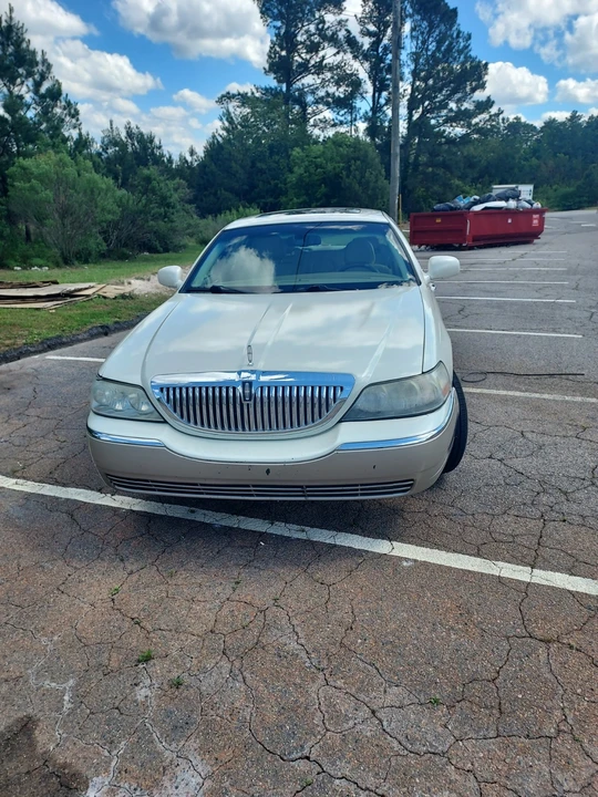 2006 Lincoln Town Car - Image 2 of 4