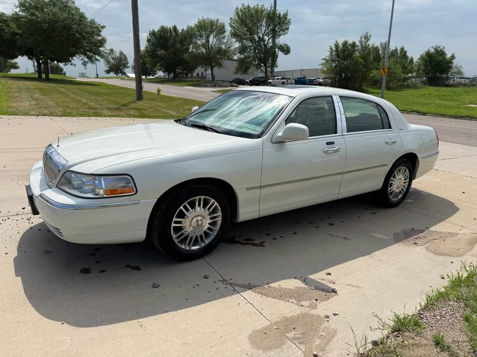 2006 Lincoln Town Car - Image 7 of 19