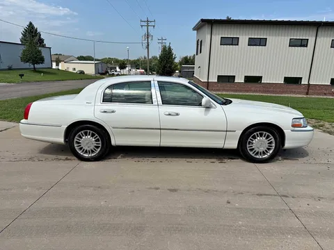 2006 Lincoln Town Car Designer Sedan 4D