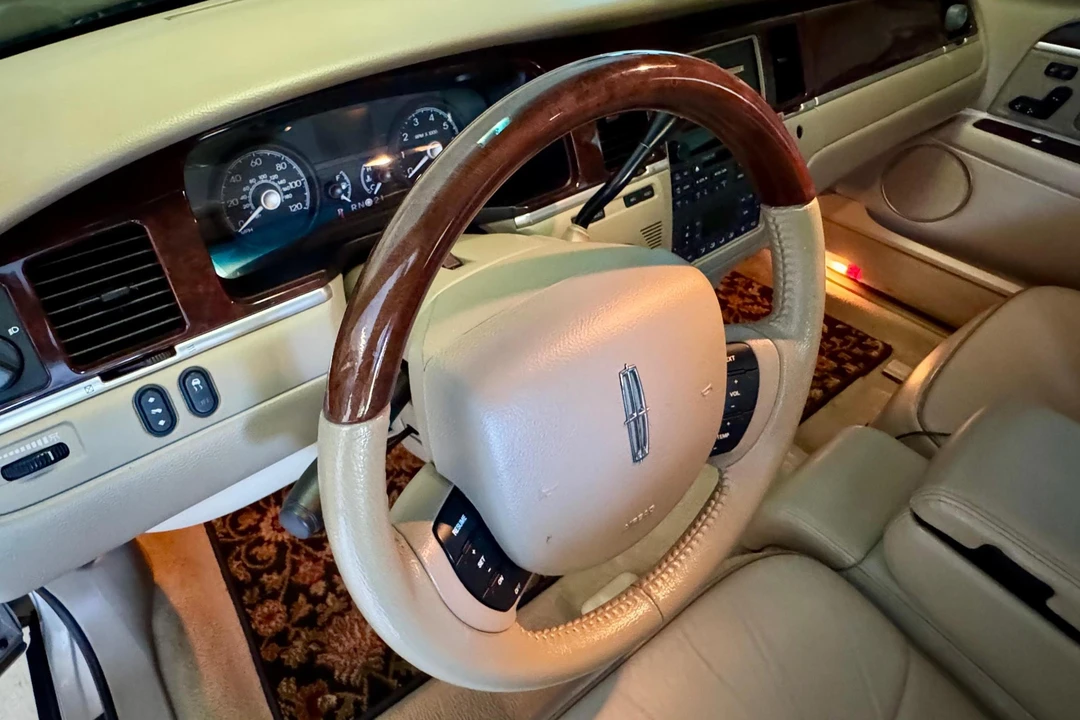 2006 Lincoln Town Car - Image 31 of 31