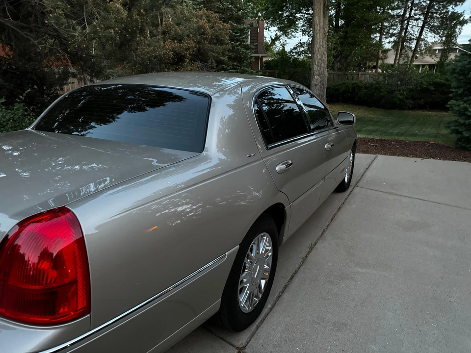 2006 Lincoln Town Car - Image 22 of 31