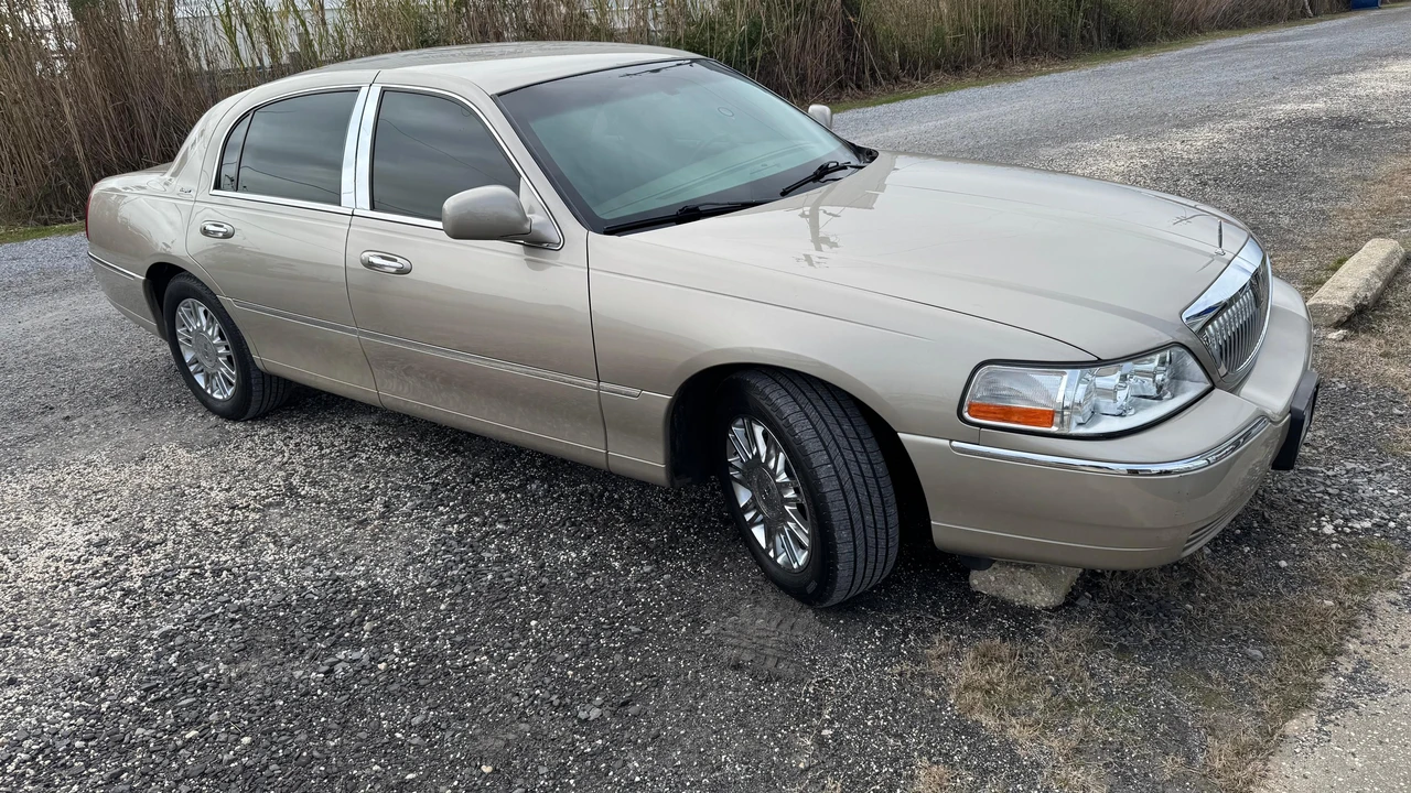2006 Lincoln Town Car - Image 15 of 31