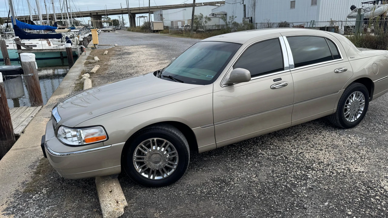 2006 Lincoln Town Car - Image 12 of 31