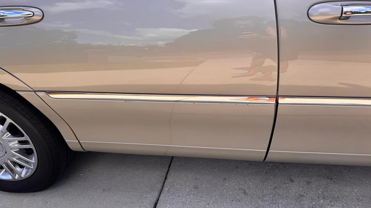 2006 Lincoln Town Car - Image 25 of 31