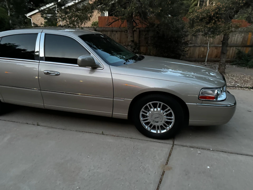 2006 Lincoln Town Car - Image 23 of 31