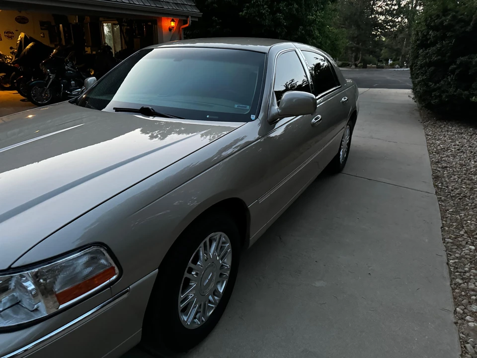 2006 Lincoln Town Car - Image 19 of 31