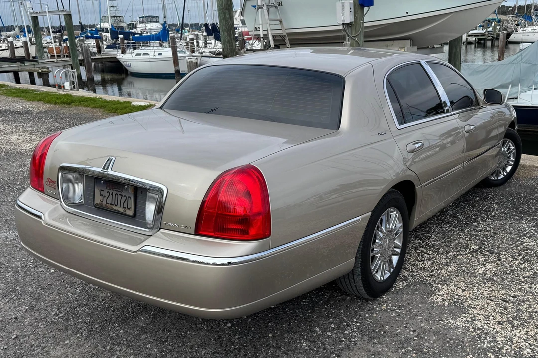 2006 Lincoln Town Car - Image 4 of 31