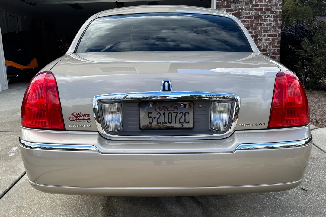 2006 Lincoln Town Car - Image 5 of 31