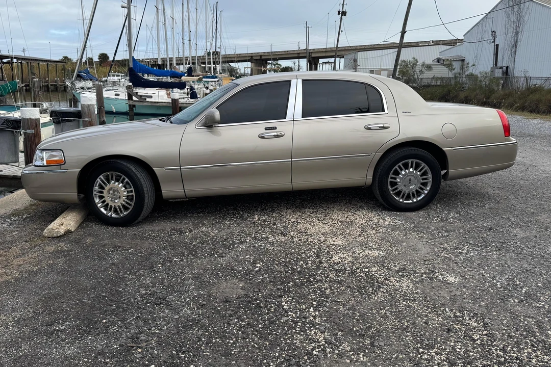 2006 Lincoln Town Car - Image 13 of 31