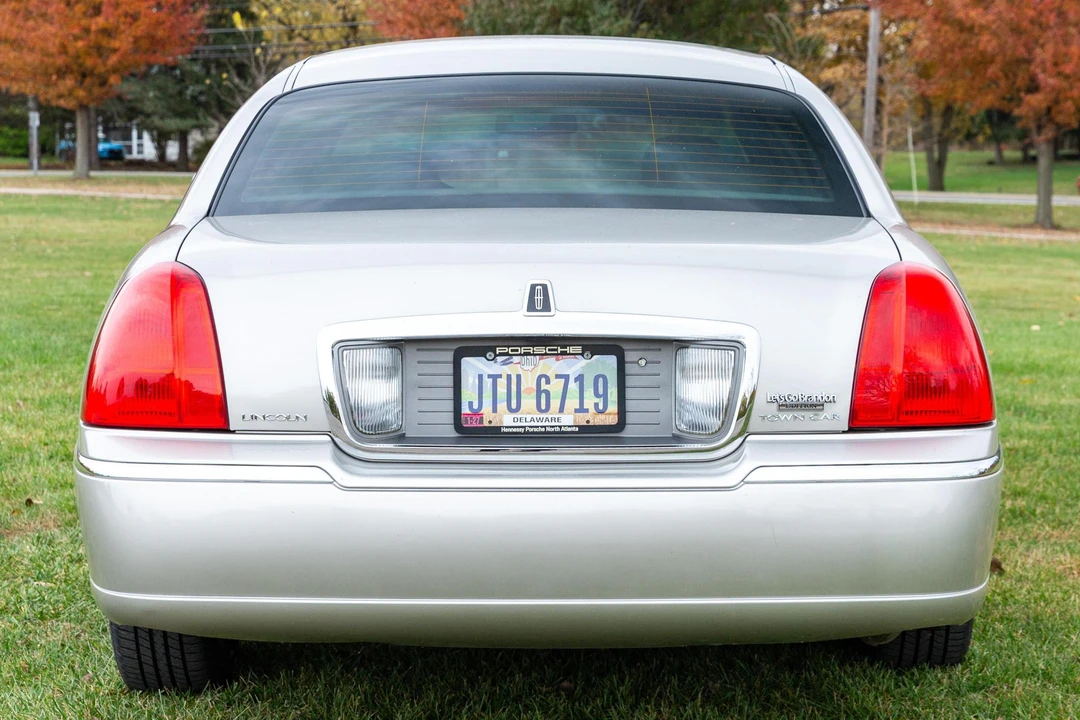 2006 Lincoln Town Car - Image 5 of 31