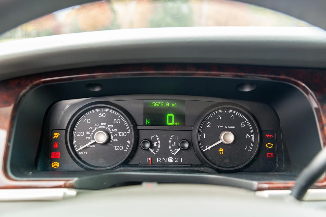2006 Lincoln Town Car - Image 21 of 31