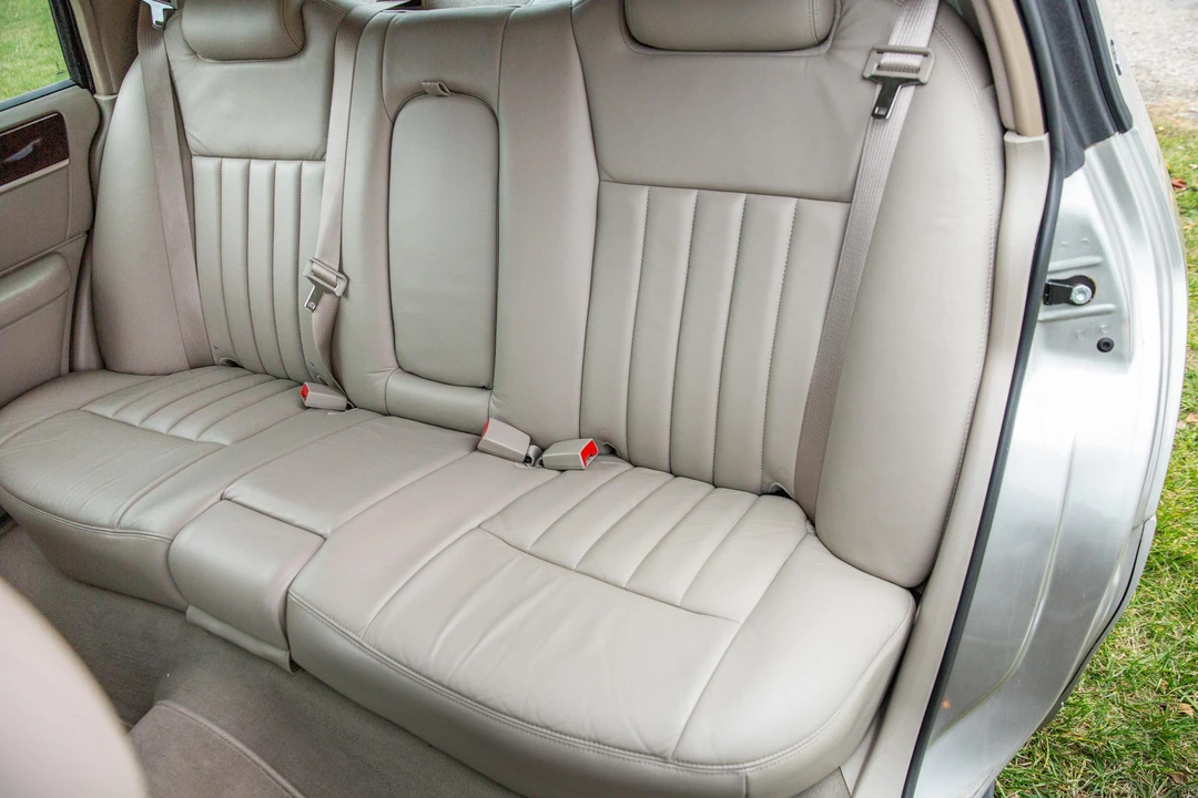 2006 Lincoln Town Car - Image 28 of 31