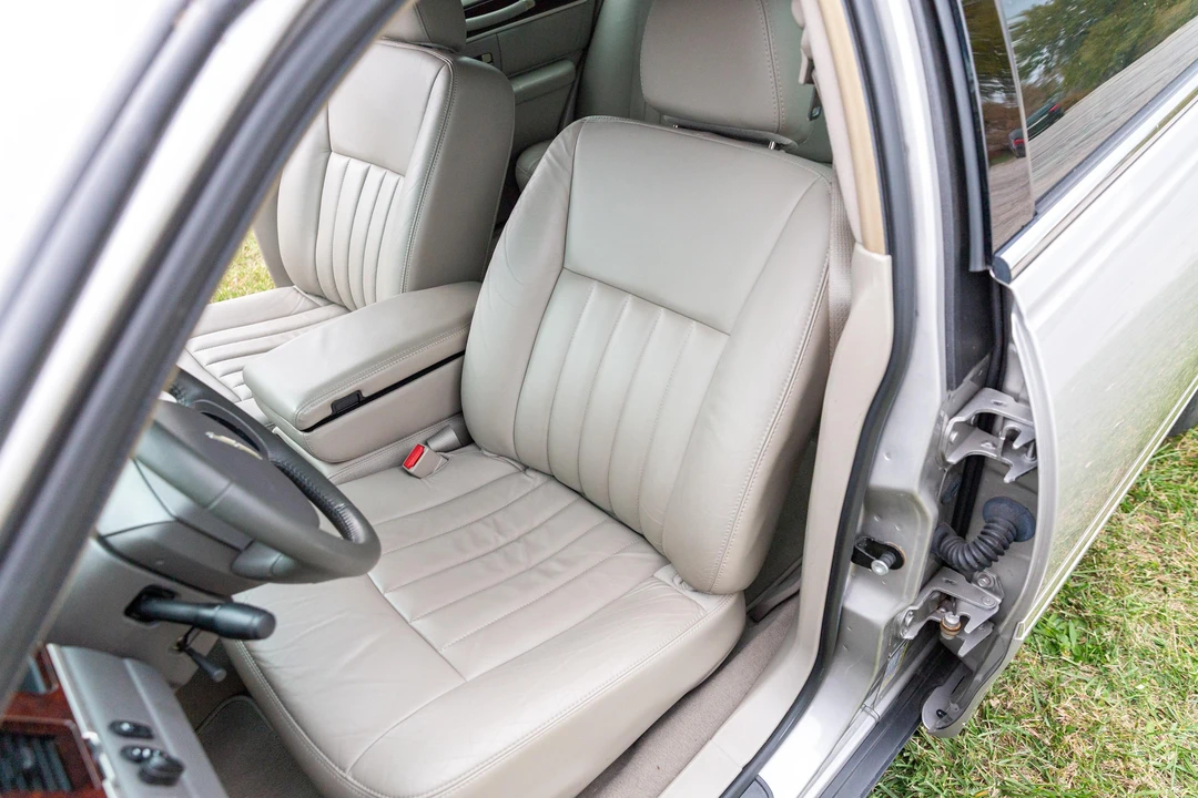 2006 Lincoln Town Car - Image 19 of 31