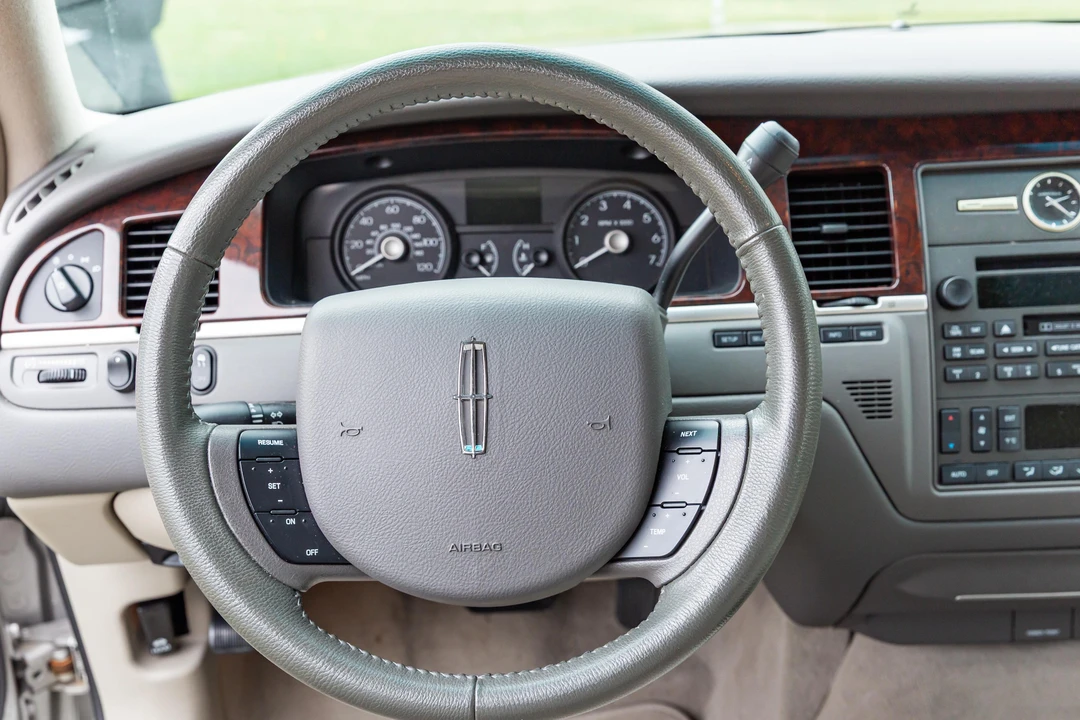 2006 Lincoln Town Car - Image 31 of 31