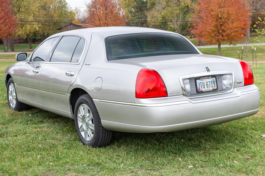 2006 Lincoln Town Car - Image 4 of 31