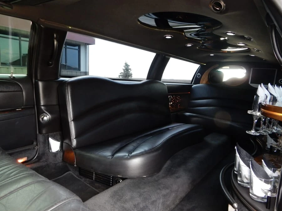 2006 Lincoln Town Car - Image 5 of 8