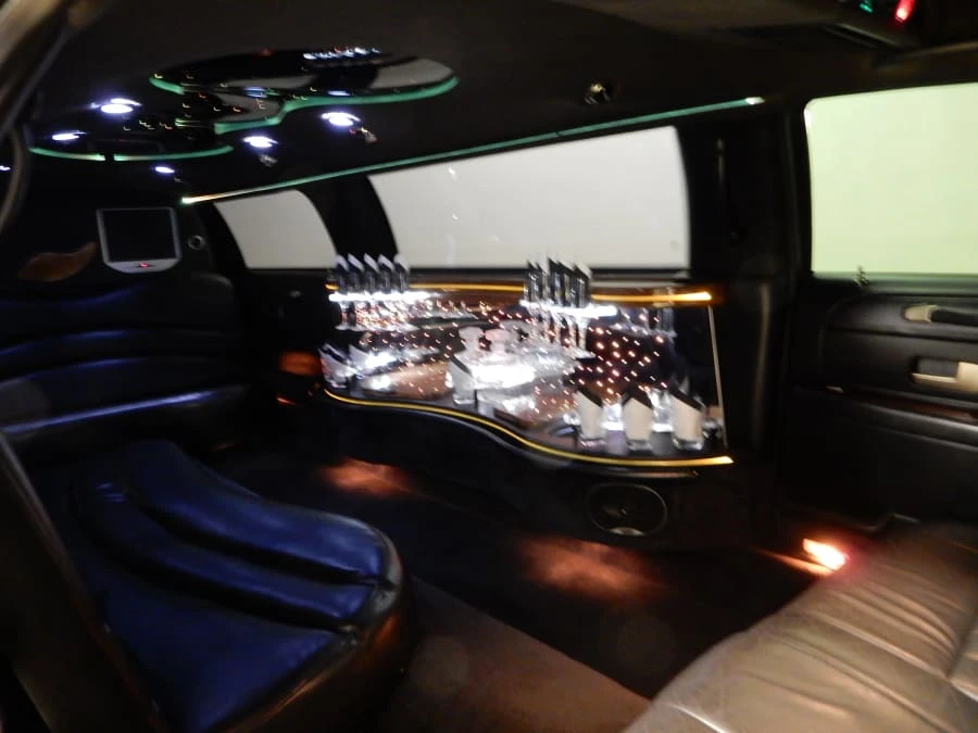 2006 Lincoln Town Car - Image 7 of 8