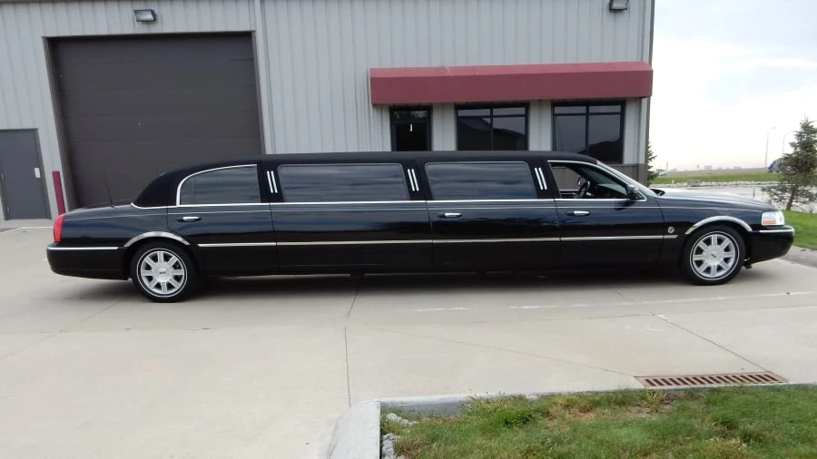 2006 Lincoln Town Car - Image 8 of 8