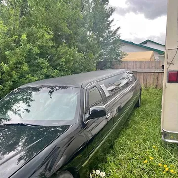 2006 Lincoln Town Car Stretch Limousine