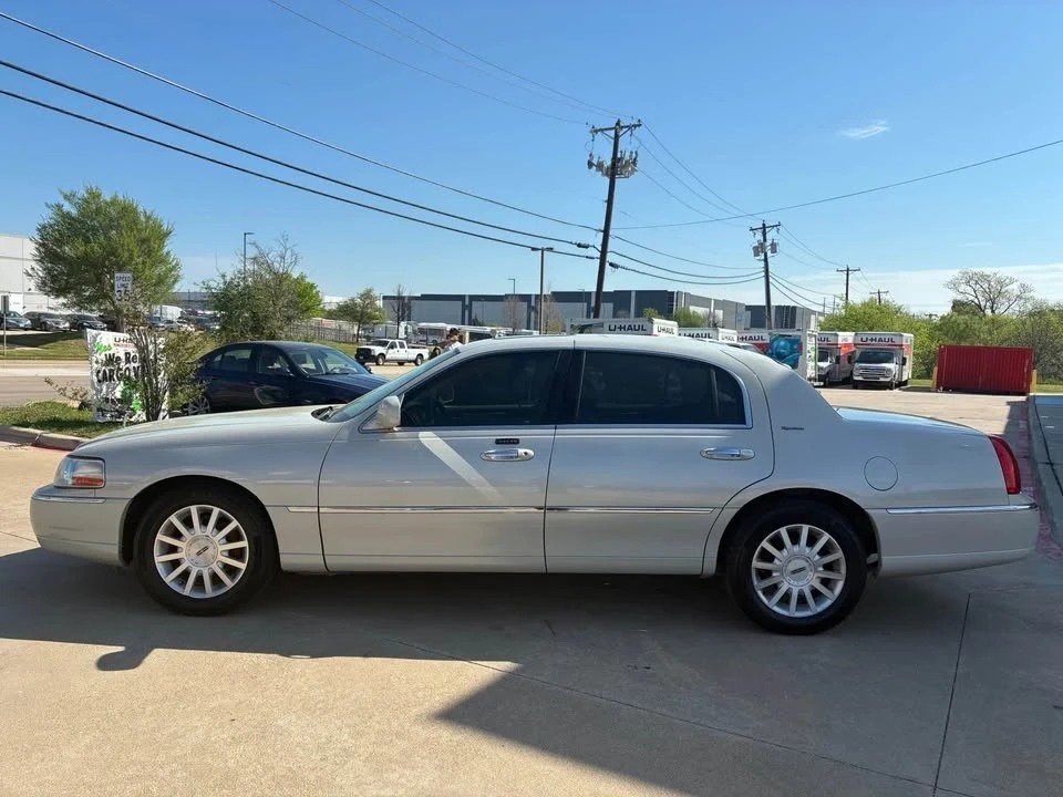 2006 Lincoln Town Car - Image 6 of 14