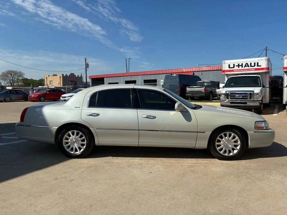 2006 Lincoln Town Car - Image 4 of 14