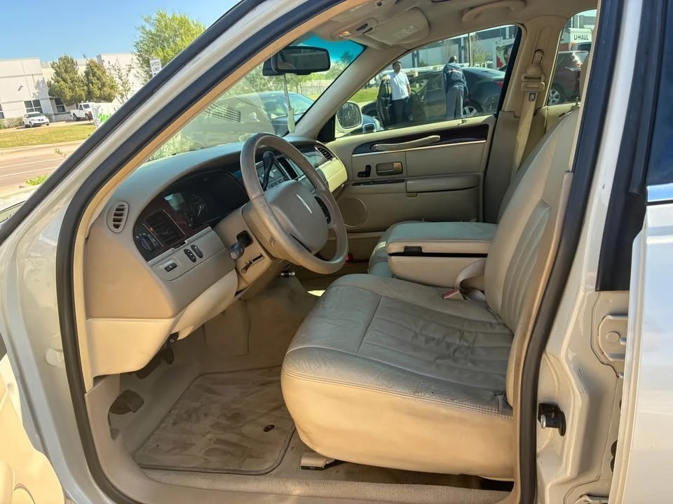 2006 Lincoln Town Car - Image 8 of 14