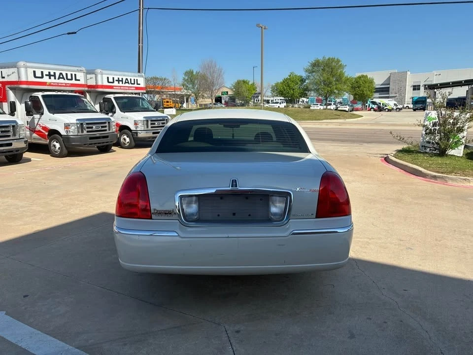2006 Lincoln Town Car - Image 5 of 14