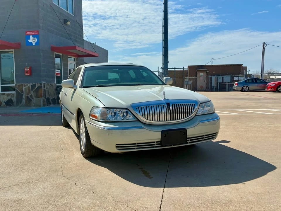 2006 Lincoln Town Car - Image 3 of 14