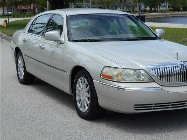 2006 Lincoln Town Car - Image 3 of 12