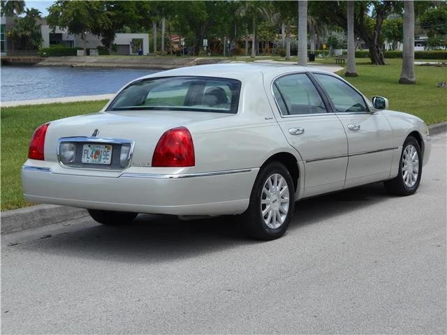 2006 Lincoln Town Car - Image 12 of 12