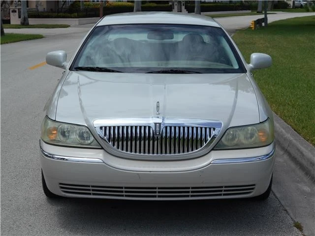 2006 Lincoln Town Car - Image 4 of 12