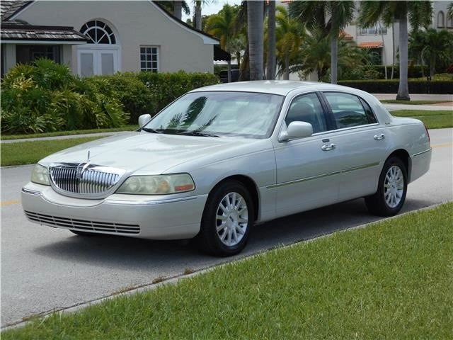 2006 Lincoln Town Car - Image 6 of 12