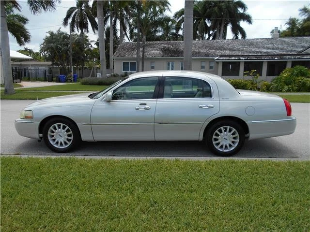 2006 Lincoln Town Car - Image 7 of 12