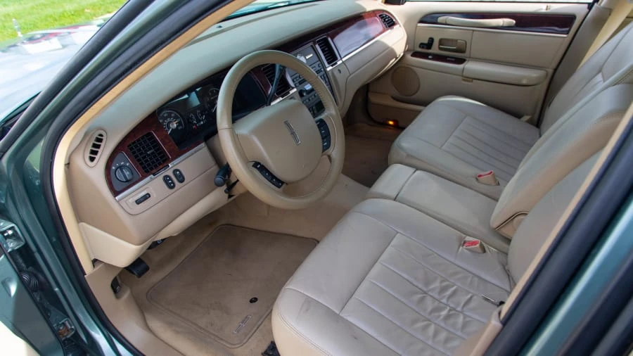 2006 Lincoln Town Car - Image 4 of 12