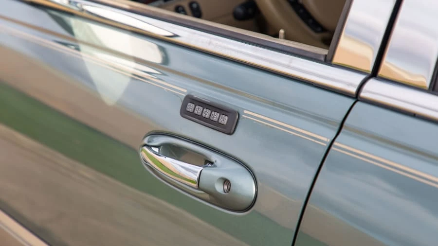 2006 Lincoln Town Car - Image 10 of 12