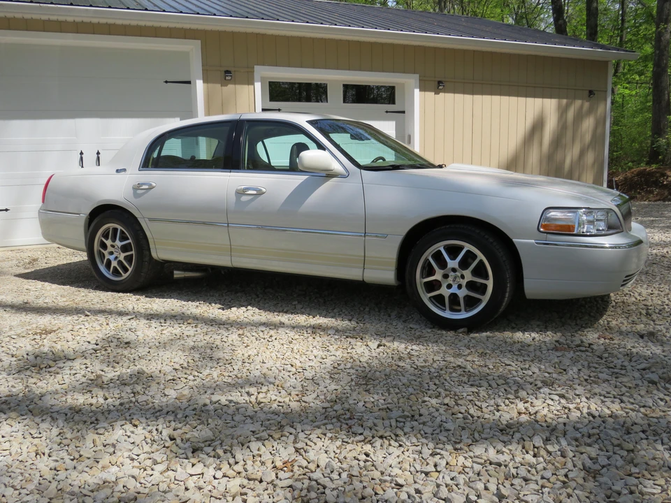 2006 Lincoln Town Car - Image 27 of 31