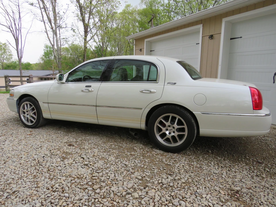 2006 Lincoln Town Car - Image 12 of 31