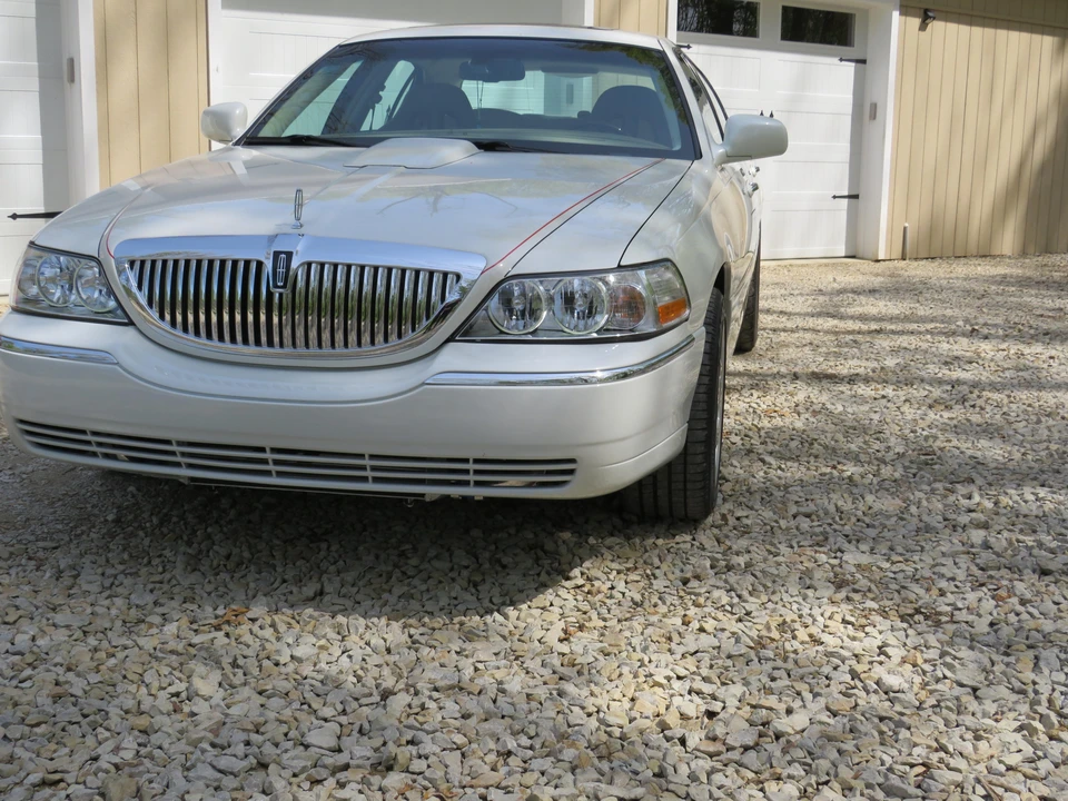 2006 Lincoln Town Car - Image 6 of 31