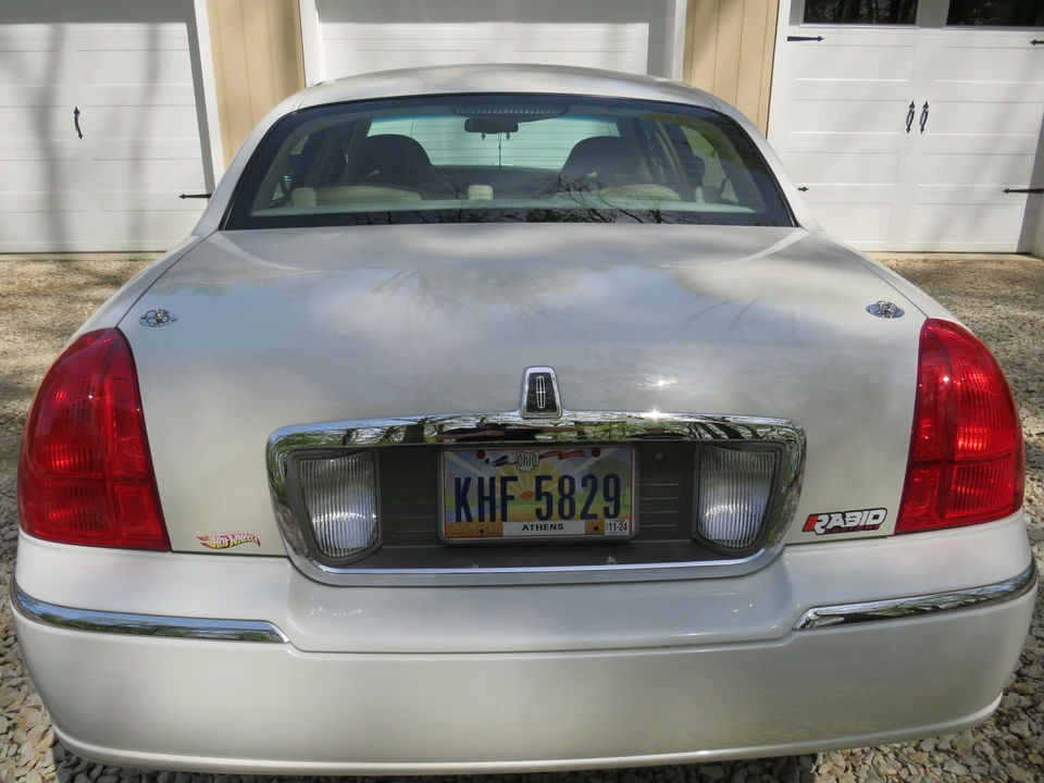 2006 Lincoln Town Car - Image 21 of 31