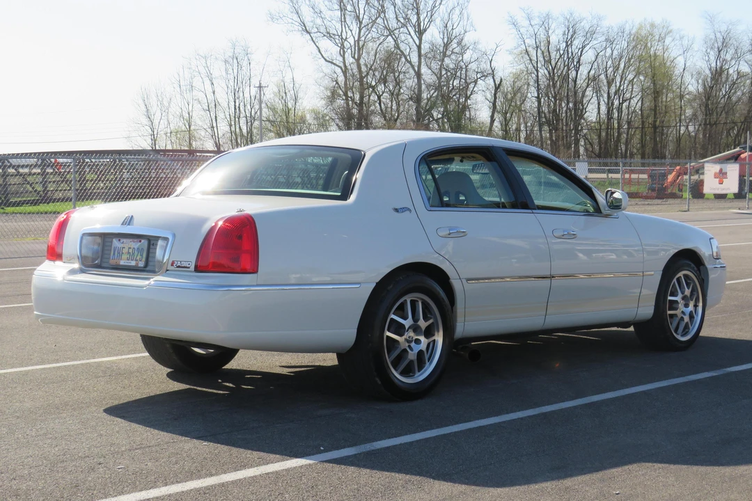 2006 Lincoln Town Car - Image 4 of 31