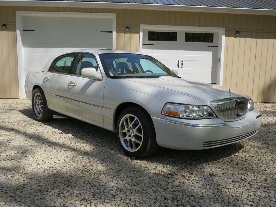 2006 Lincoln Town Car - Image 28 of 31